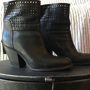 Nine West leather black bootie